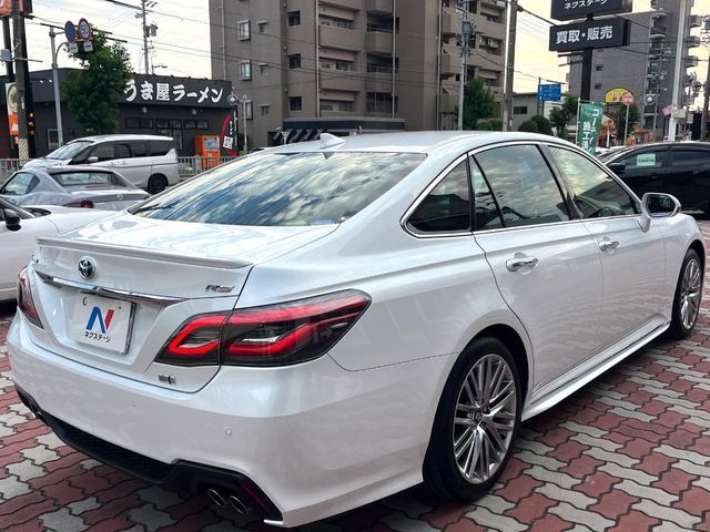 CROWN sedan hybrid