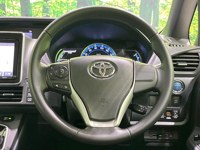 VOXY HYBRID