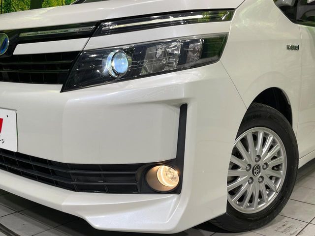 VOXY HYBRID