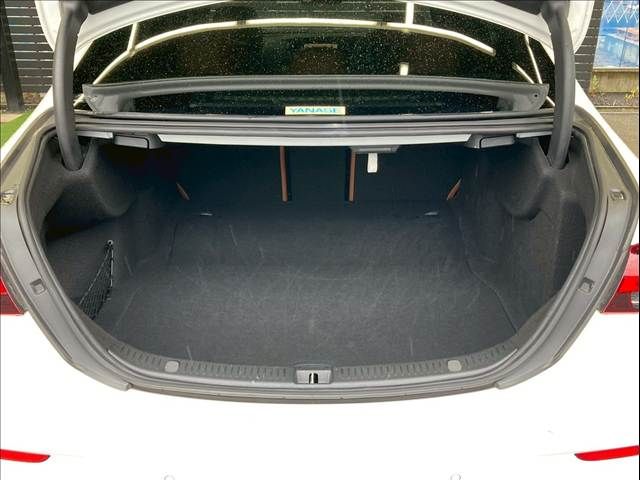 MERCEDES BENZ E class sedan