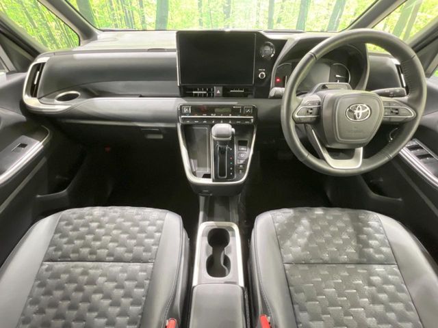 VOXY HYBRID