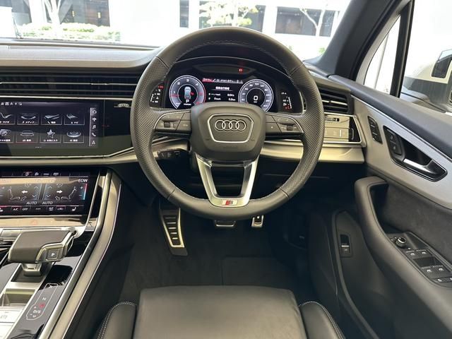 AUDI  Q7