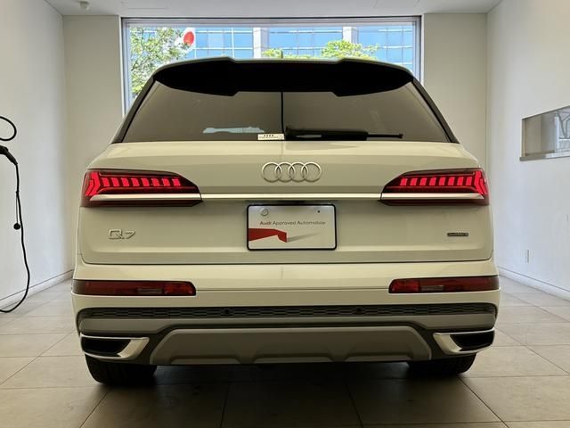 AUDI  Q7
