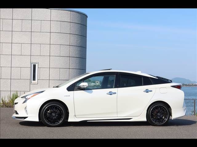 PRIUS 4WD
