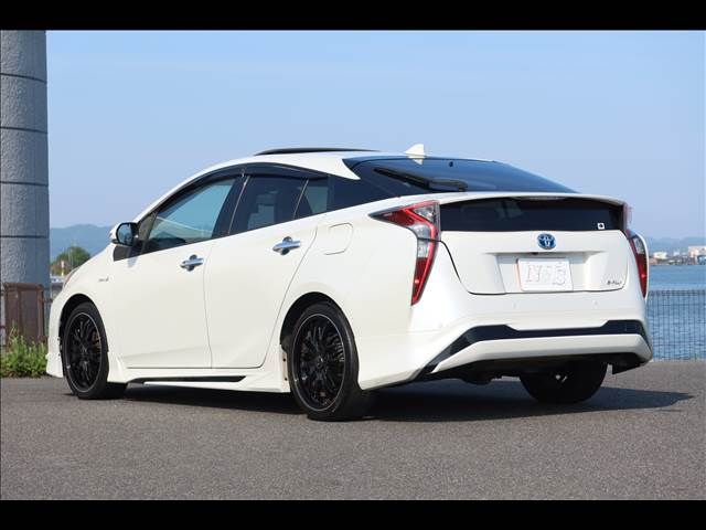 PRIUS 4WD