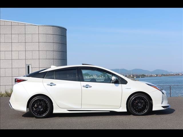 PRIUS 4WD