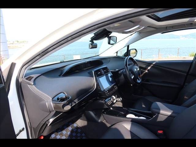 PRIUS 4WD