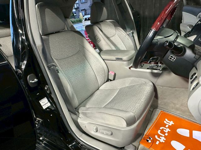 CROWN sedan