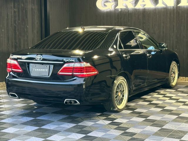 CROWN sedan
