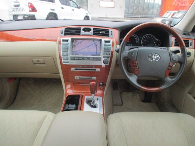 CROWN MAJESTA