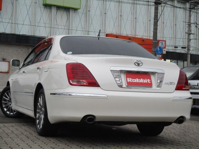 CROWN MAJESTA
