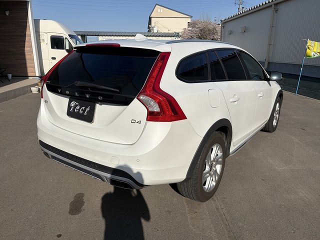 VOLVO V60 CROSS COUNTRY