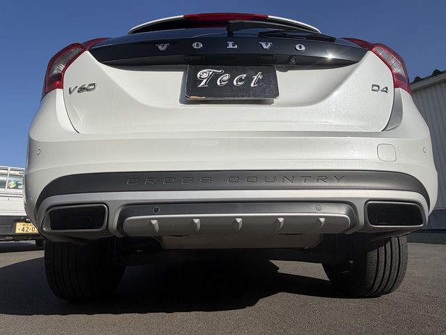VOLVO V60 CROSS COUNTRY