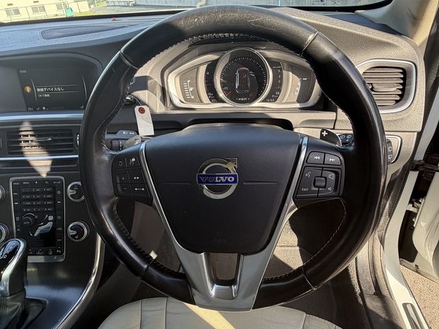 VOLVO V60 CROSS COUNTRY