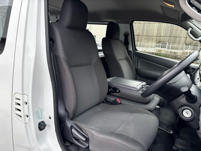 NV350 CARAVAN 1.2t
