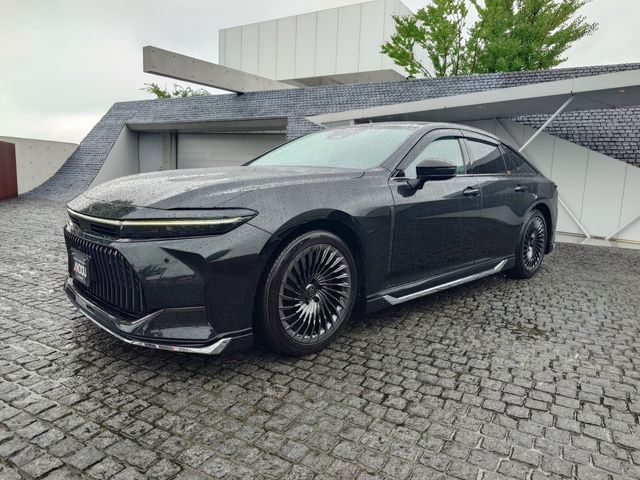 CROWN sedan hybrid