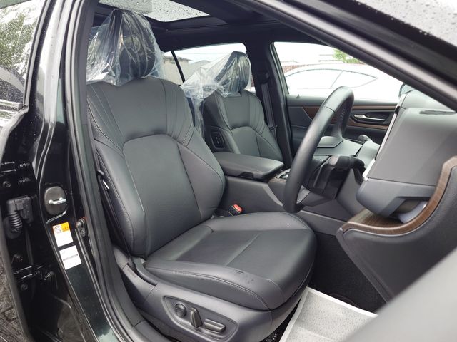 CROWN sedan hybrid
