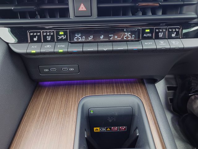 CROWN sedan hybrid