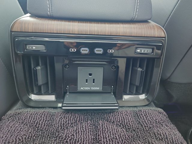 CROWN sedan hybrid