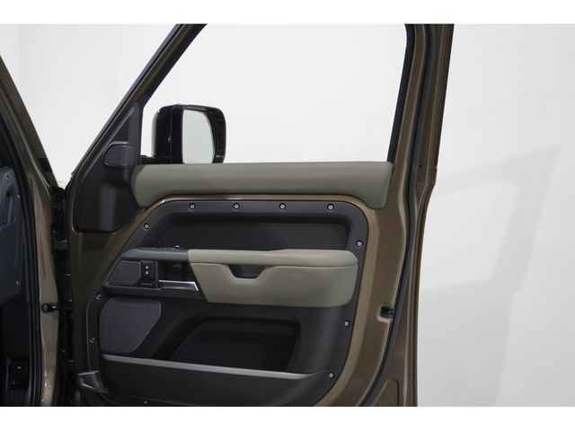 ROVER DEFENDER