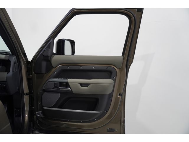 ROVER DEFENDER