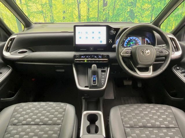 VOXY HYBRID