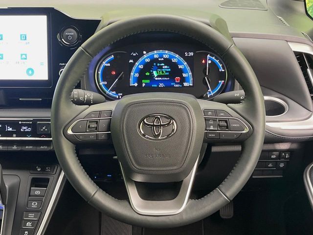 VOXY HYBRID