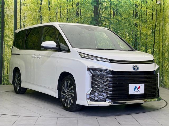 VOXY HYBRID