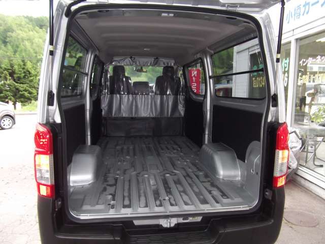 NV350 CARAVAN 4WD