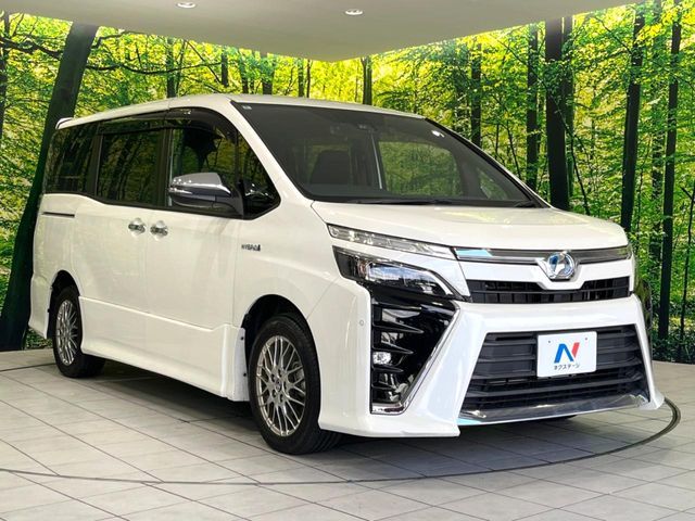 VOXY HYBRID