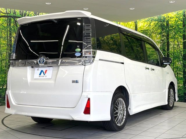 VOXY HYBRID