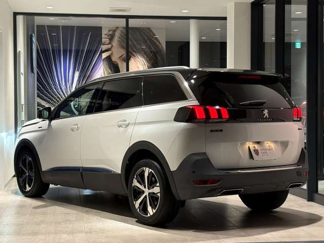 PEUGEOT 5008