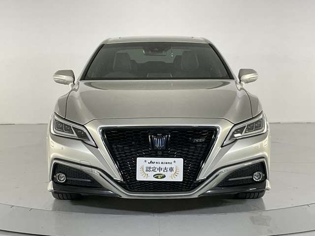 CROWN sedan hybrid