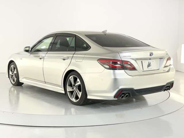 CROWN sedan hybrid