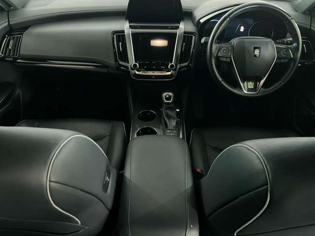 CROWN sedan hybrid