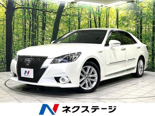 CROWN sedan hybrid 4WD