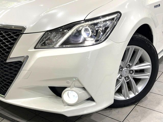 CROWN sedan hybrid 4WD