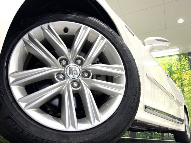 CROWN sedan hybrid 4WD