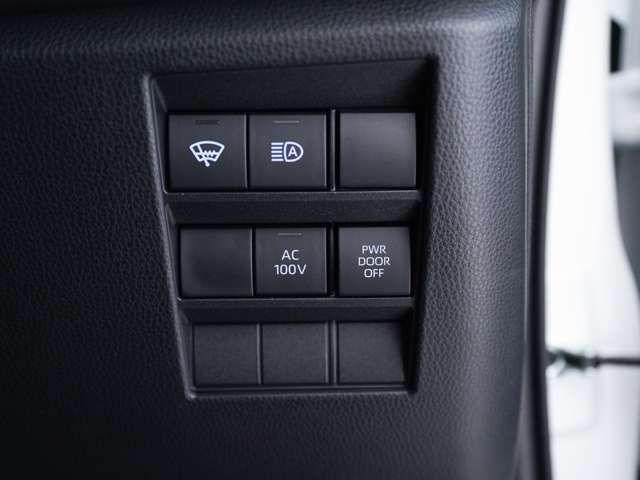 VOXY HYBRID 4WD