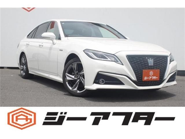 CROWN sedan hybrid