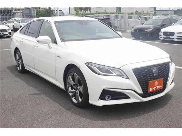 CROWN sedan hybrid