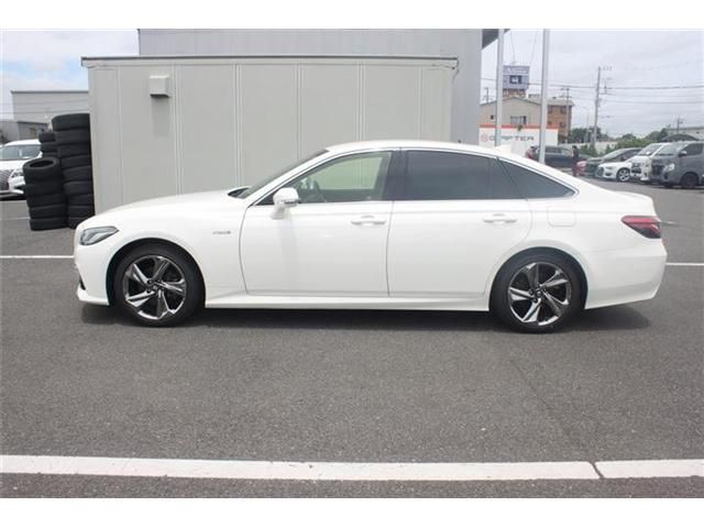 CROWN sedan hybrid