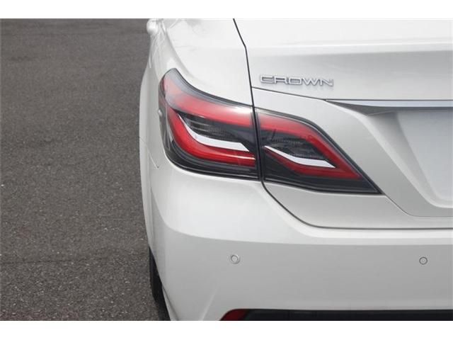 CROWN sedan hybrid