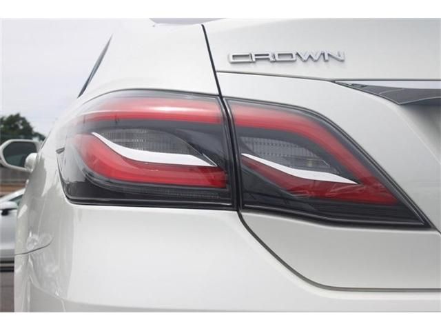CROWN sedan hybrid