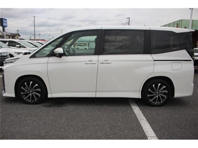 VOXY HYBRID