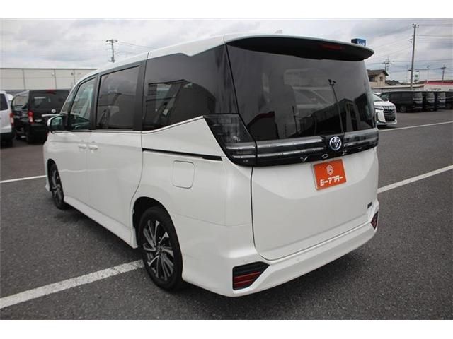 VOXY HYBRID