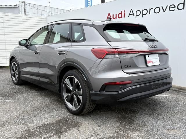 AUDI Q4 e-tron