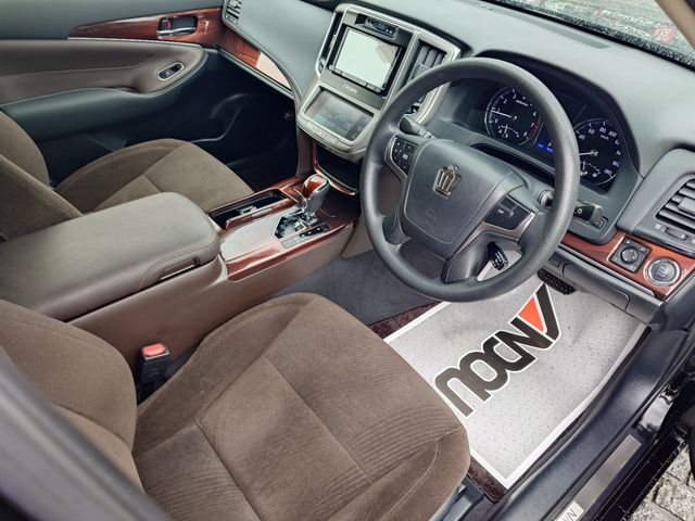 CROWN sedan