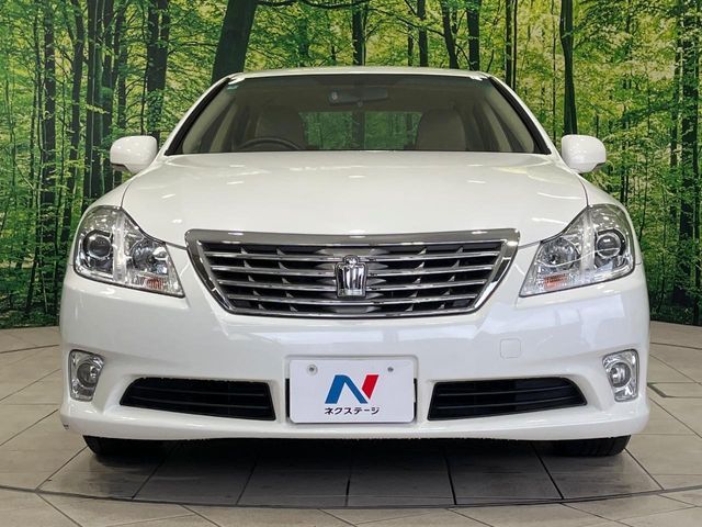 CROWN sedan