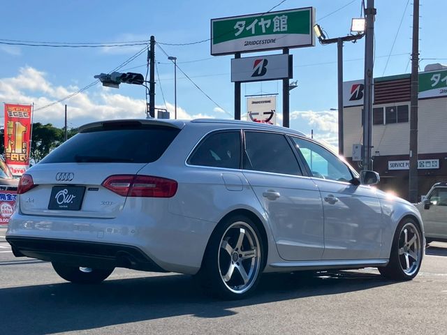 AUDI A4 AVANT